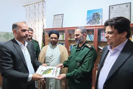 غرس ۱۱ هزار اصله نهال گونه های جنگلی و بیابانی جنوب کرمان در هفته مقاومت