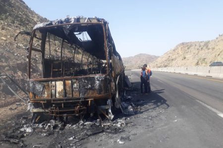 آتش‌سوزی اتوبوس در محور جبالبارز ـ جیرفت بدون تلفات جانی/ احتمال حمل سوخت توسط خودرو